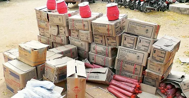 വടകരയില്‍ വന്‍ വെടിമരുന്ന് ശേഖരം പിടികൂടി