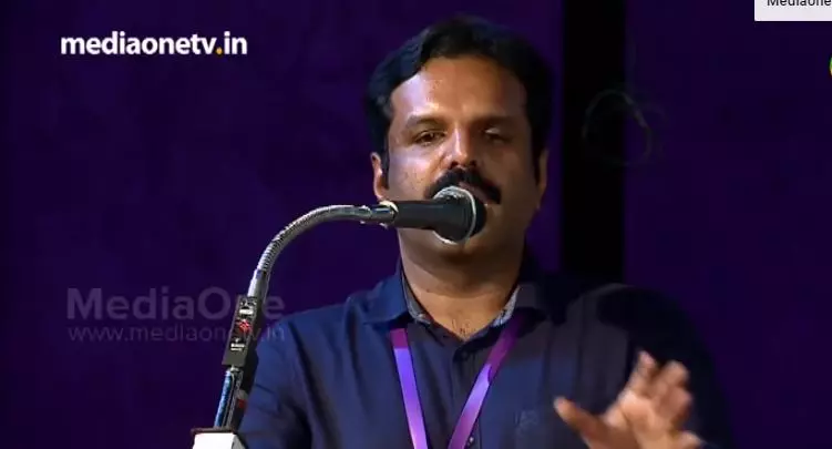 നിപ: തെറ്റിദ്ധാരണജനകമായ റിപ്പോര്ട്ടുകള്ക്കിടയിലും മാതൃകയായത് മീഡിയവണ്; ഡോ അനൂപ് കുമാര് നിപ: തെറ്റിദ്ധാരണജനകമായ റിപ്പോര്ട്ടുകള്ക്കിടയിലും മാതൃകയായത് മീഡിയവണ്; ഡോ അനൂപ് കുമാര്