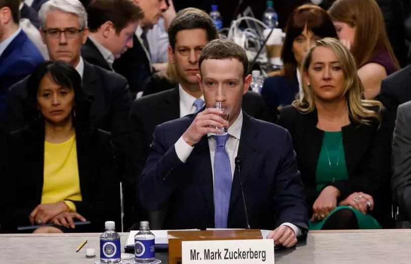 ഫേസ്ബുക്ക് മൈക്രോഫോണ് വഴി ഒളിച്ചുകേള്ക്കുന്നുണ്ടോ? സെനറ്റിന് മുമ്പാകെ സത്യം പറഞ്ഞ് സുക്കര്ബര്ഗ് ഫേസ്ബുക്ക് മൈക്രോഫോണ് വഴി ഒളിച്ചുകേള്ക്കുന്നുണ്ടോ? സെനറ്റിന് മുമ്പാകെ സത്യം പറഞ്ഞ് സുക്കര്ബര്ഗ്