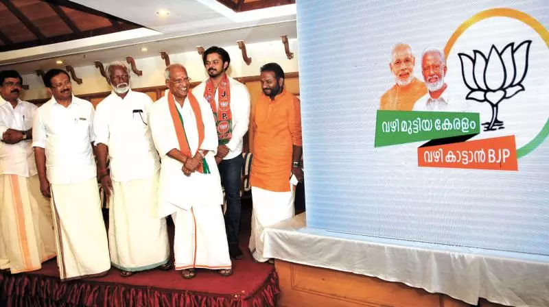 സെല്‍ഫിയെടുക്കല്‍ വോട്ടാക്കി മാറ്റി കുമ്മനം