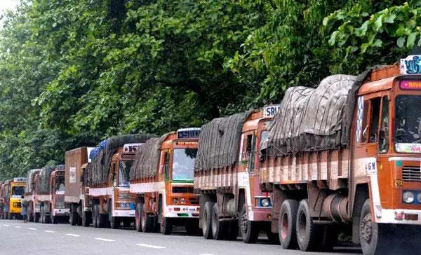 മാര്‍ച്ച് 11 മുതല്‍ അനിശ്ചിതകാല ലോറി സമരം
