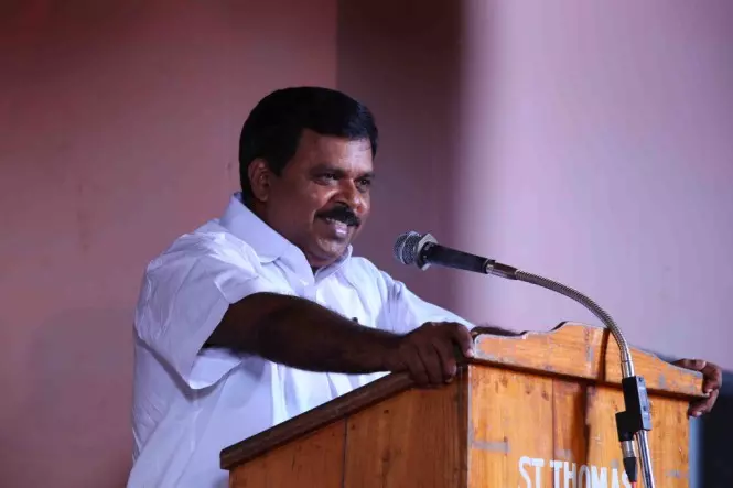 മൂവാറ്റുപുഴ: കേരള കോണ്ഗ്രസ് ജേക്കബ്ബിനെതിരെ ജോസഫ് വാഴക്കന് മൂവാറ്റുപുഴ: കേരള കോണ്ഗ്രസ് ജേക്കബ്ബിനെതിരെ ജോസഫ് വാഴക്കന്