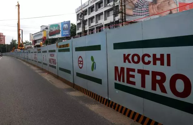 കലൂർ മുതൽ മഹാരാജാസ് വരെയുള്ള കൊച്ചി മെട്രോ സർവ്വീസ് അനിശ്ചിതകാലത്തേക്ക് നിർത്തി കലൂർ മുതൽ മഹാരാജാസ് വരെയുള്ള കൊച്ചി മെട്രോ സർവ്വീസ് അനിശ്ചിതകാലത്തേക്ക് നിർത്തി