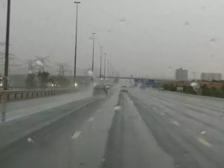 യുഎഇയില്‍ കനത്ത മഴയും കാറ്റും