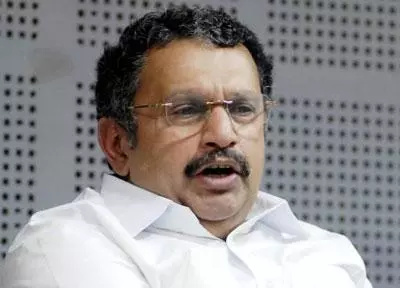 സര്ക്കാരിനെതിരായ പരസ്യ വിമര്ശം മലര്ന്ന് കിടന്ന് തുപ്പുന്നതിന് തുല്യമാണെന്ന് കെ.മുരളീധരന് സര്ക്കാരിനെതിരായ പരസ്യ വിമര്ശം മലര്ന്ന് കിടന്ന് തുപ്പുന്നതിന് തുല്യമാണെന്ന് കെ.മുരളീധരന്