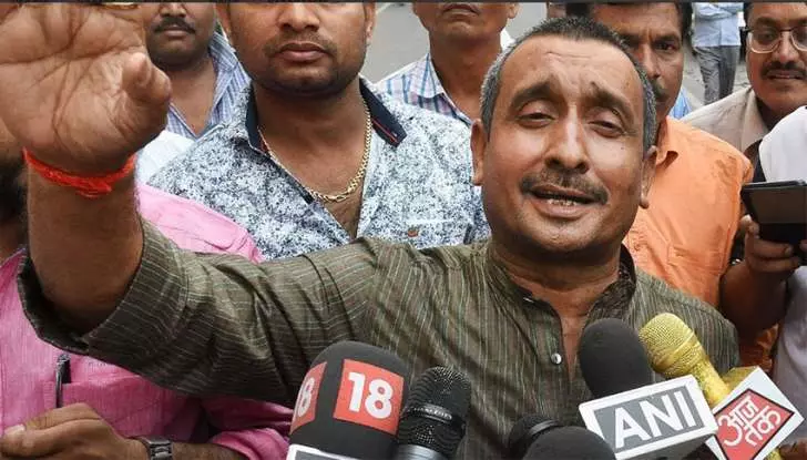 ഉന്നാവോ പീഡനം: ബിജെപി എംഎല്‍എക്കെതിരെ കേസ്, അന്വേഷണം സിബിഐക്ക് വിട്ടു