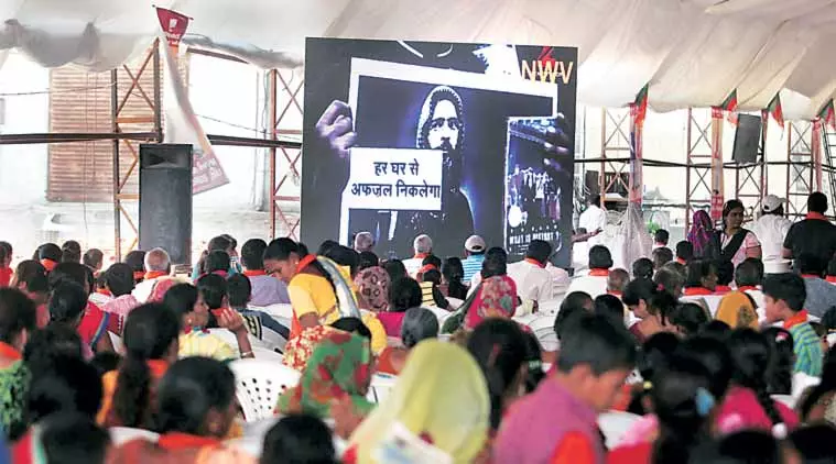 കര്ഷക റാലിയില് ഉമറിന്റെയും അഫ്സല് ഗുരുവിന്റെയും വീഡിയോകളുമായി ബിജെപി കര്ഷക റാലിയില് ഉമറിന്റെയും അഫ്സല് ഗുരുവിന്റെയും വീഡിയോകളുമായി ബിജെപി
