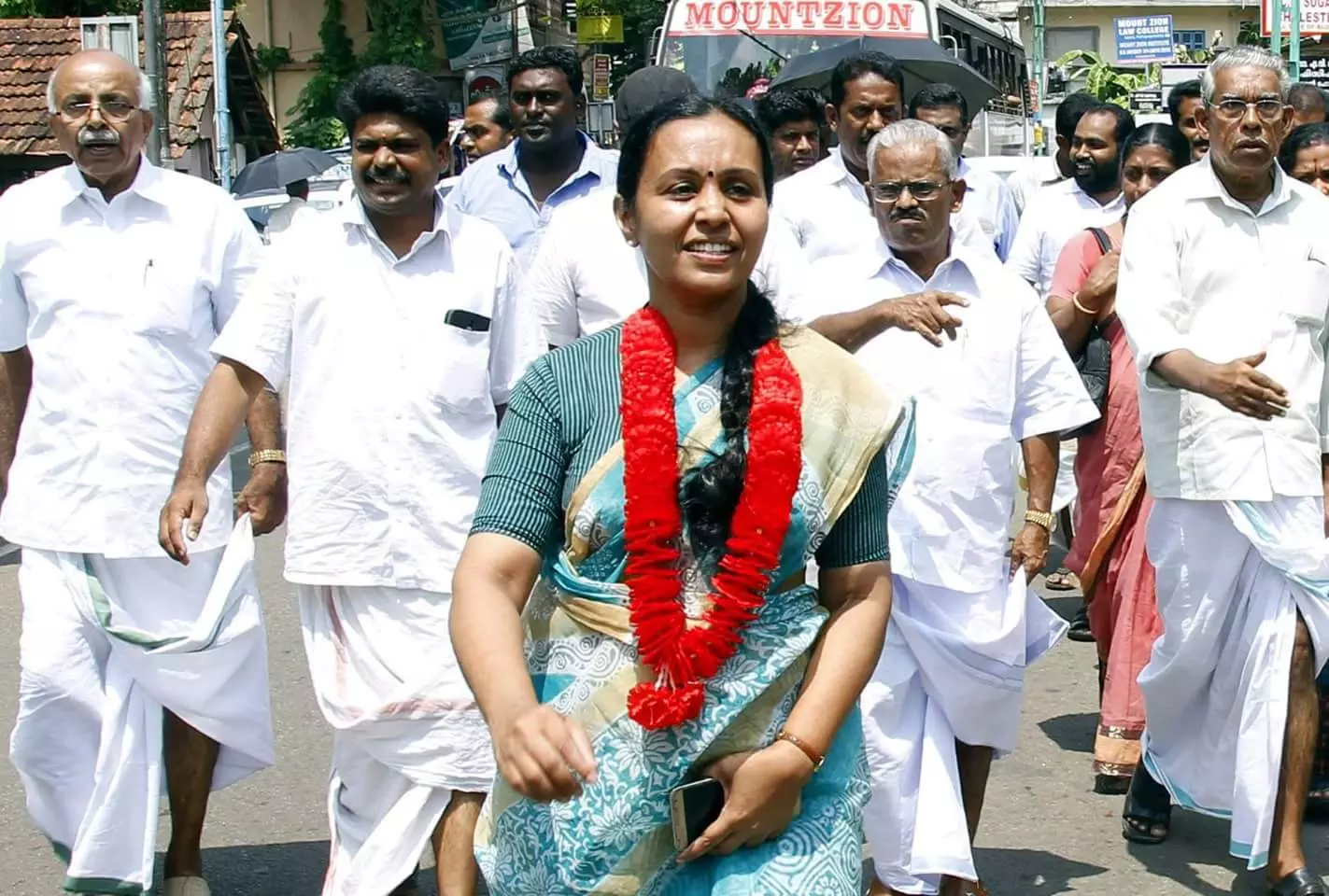 ആറന്മുളയില് ത്രികോണ മത്സരം; പ്രചാരണത്തില് മേല്കൈ നേടാന് സ്ഥാനാര്ഥികള് ആറന്മുളയില് ത്രികോണ മത്സരം; പ്രചാരണത്തില് മേല്കൈ നേടാന് സ്ഥാനാര്ഥികള്