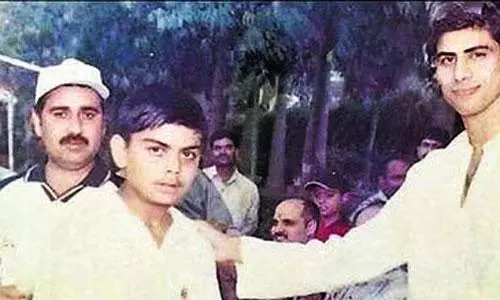 അന്ന് പുരസ്കാരം വാങ്ങി, ഇന്ന് ടീമിനെ നയിക്കുന്നു: കൊഹ് ലിയുടെ അപൂര്വ്വ ചിത്രം കാണാം അന്ന് പുരസ്കാരം വാങ്ങി, ഇന്ന് ടീമിനെ നയിക്കുന്നു: കൊഹ് ലിയുടെ അപൂര്വ്വ ചിത്രം കാണാം