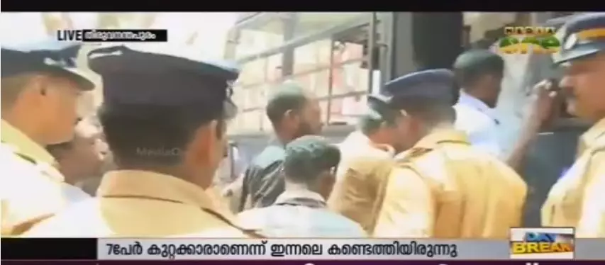 വര്ക്കല കൊലപാതകം: ഏഴ് പ്രതികള്ക്കും ജീവപര്യന്തം തടവ് ശിക്ഷ വര്ക്കല കൊലപാതകം: ഏഴ് പ്രതികള്ക്കും ജീവപര്യന്തം തടവ് ശിക്ഷ