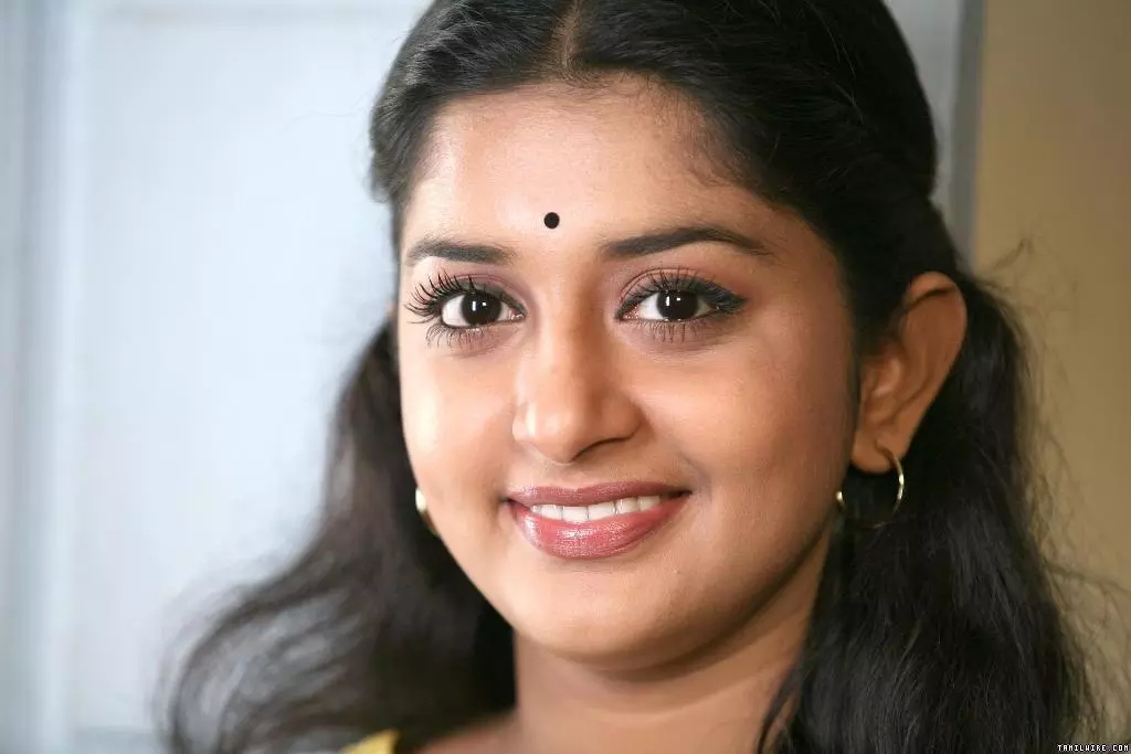 പത്ത് കല്പനകളിലൂടെ വീണ്ടും മീരാ ജാസ്മിന് പത്ത് കല്പനകളിലൂടെ വീണ്ടും മീരാ ജാസ്മിന്