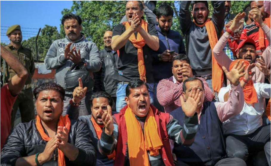 കത്‍വ കൊലപാതകത്തില്‍ പ്രതിഷേധം കനക്കുന്നു; പ്രതികളെ പിന്തുണച്ച് ഹിന്ദു ഏകതാ മഞ്ച്