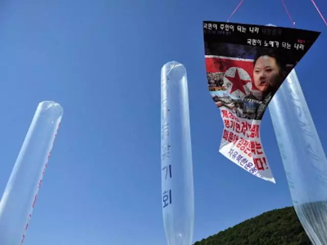 ഉത്തരകൊറിയയിലേക്ക് യുദ്ധ വിരുദ്ധ ലഘുലേഖകളയച്ച് ദക്ഷിണകൊറിയന്‍ ആക്ടിവിസ്റ്റുകള്‍