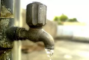 മൂന്ന് കുടം വെള്ളത്തില് ജീവിക്കുന്ന ഒരു കുടുംബം മൂന്ന് കുടം വെള്ളത്തില് ജീവിക്കുന്ന ഒരു കുടുംബം