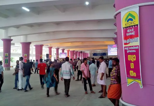 കോഴിക്കോട് കെഎസ്ആര്ടിസിയില് റിലേ സത്യാഗ്രഹം കോഴിക്കോട് കെഎസ്ആര്ടിസിയില് റിലേ സത്യാഗ്രഹം