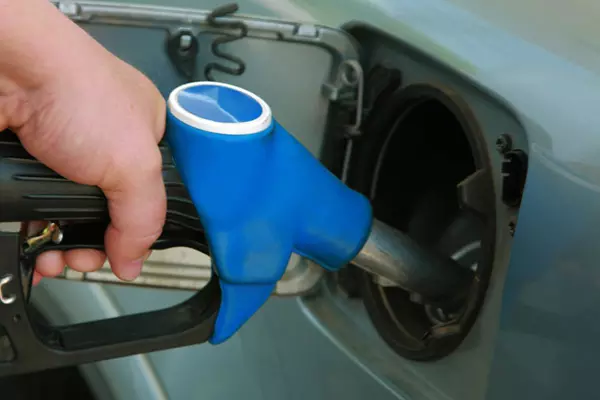 ഒമാനില്‍ ഇന്ധനവില വര്‍ധന ഏപ്രില്‍ മുതല്‍ പ്രാബല്യത്തില്‍