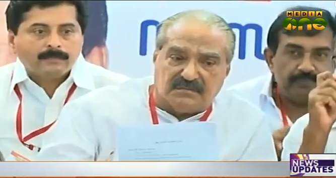 സാമ്പത്തികമായി പിന്നോക്കം നില്‍ക്കുന്ന വിദ്യാര്‍ത്ഥിക്ക് പൂര്‍വ്വ വിദ്യാര്‍ത്ഥികള്‍ ഓട്ടോ നല്‍കി‌