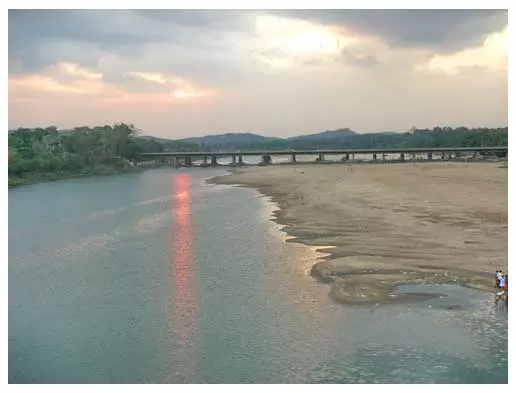 വേനല്‍ കനക്കുന്നതിന് മുമ്പ്  ജലാശയങ്ങളിലെയും ഡാമുകളിലെയും ജലനിരപ്പ് കുറയുന്നു