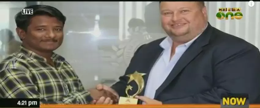 കളഞ്ഞുകിട്ടിയ ഒരു ലക്ഷം ദിര്‍ഹം ഉടമക്ക് തിരിച്ചുനല്‍കിയ മലയാളിക്ക് ദുബൈയില്‍ ആദരം