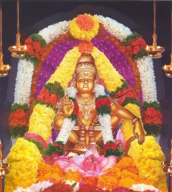 ശബരിമല ശാസ്താവിനെ കണികാണാന്‍ സന്നിധാനത്ത് വന്‍ ഭക്തജനതിരക്ക്