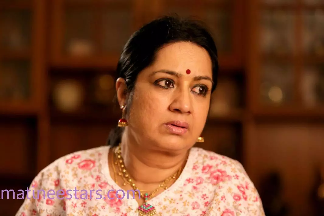 ചിരിയുടെ കല്പനക്ക് ആയിരങ്ങളുടെ ബാഷ്പാഞ്ജലി ചിരിയുടെ കല്പനക്ക് ആയിരങ്ങളുടെ ബാഷ്പാഞ്ജലി