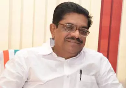 സിപിഎം ബോംബ് രാഷ്ട്രീയം ഉപേക്ഷിക്കണമെന്ന് വി എം സുധീരന്‍