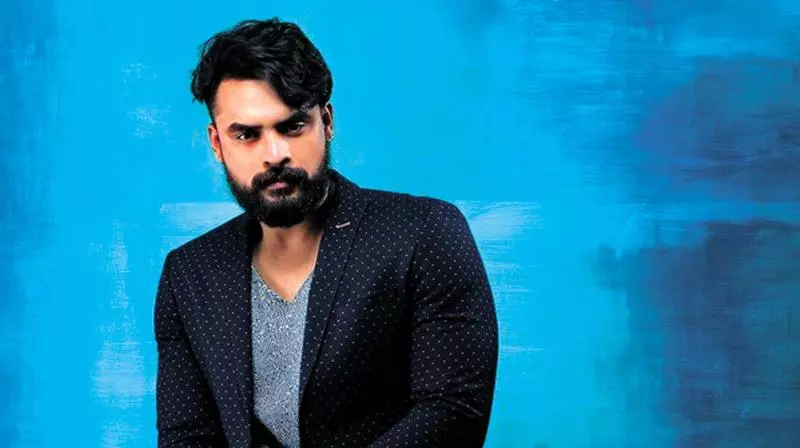 അലന്സിയറിന് ബിഗ് സല്യൂട്ടുമായി ടോവിനോ അലന്സിയറിന് ബിഗ് സല്യൂട്ടുമായി ടോവിനോ