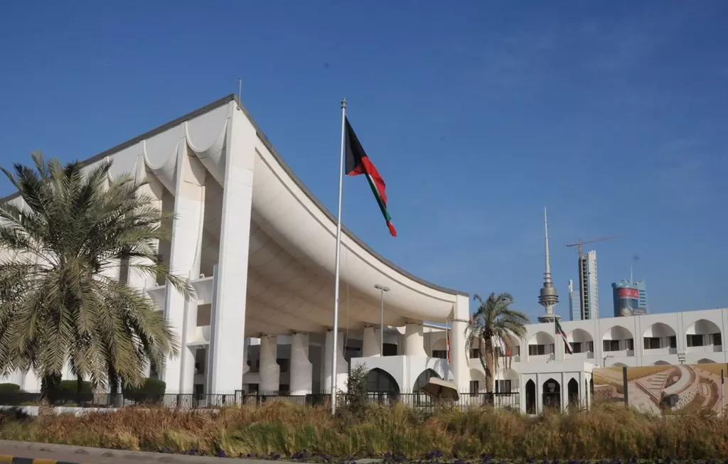 റെസിഡന്സി കാര്ഡുകള് വിദേശികള്ക്ക് നല്കുന്ന കാര്യം പരിഗണയിലെന്നു കുവൈത്ത് റെസിഡന്സി കാര്ഡുകള് വിദേശികള്ക്ക് നല്കുന്ന കാര്യം പരിഗണയിലെന്നു കുവൈത്ത്