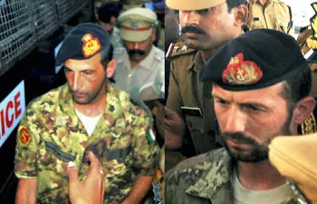 കടല്ക്കൊല കേസ്: അവധി നീട്ടി നല്കണമെന്ന നാവികരുടെ ഹരജി സുപ്രീം കോടതി ഇന്ന് പരിഗണിക്കും കടല്ക്കൊല കേസ്: അവധി നീട്ടി നല്കണമെന്ന നാവികരുടെ ഹരജി സുപ്രീം കോടതി ഇന്ന് പരിഗണിക്കും