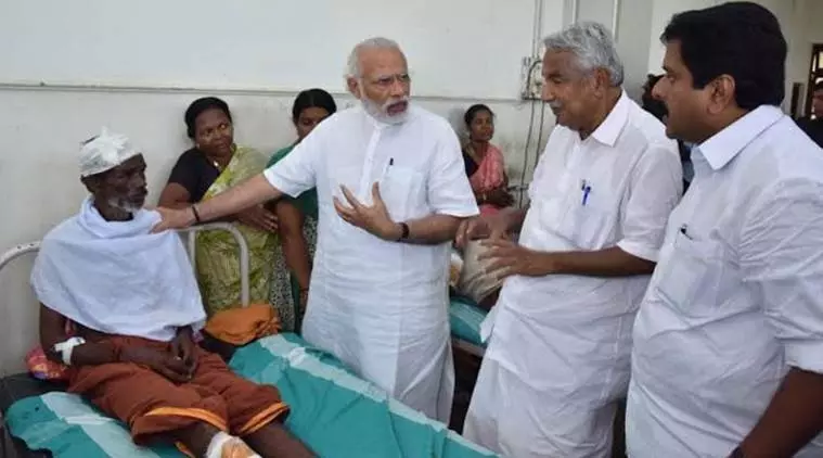 പരവൂരിലെ വിവിഐപി സന്ദര്ശനം ആശ്വാസമായെന്ന് ഉമ്മന്ചാണ്ടി പരവൂരിലെ വിവിഐപി സന്ദര്ശനം ആശ്വാസമായെന്ന് ഉമ്മന്ചാണ്ടി