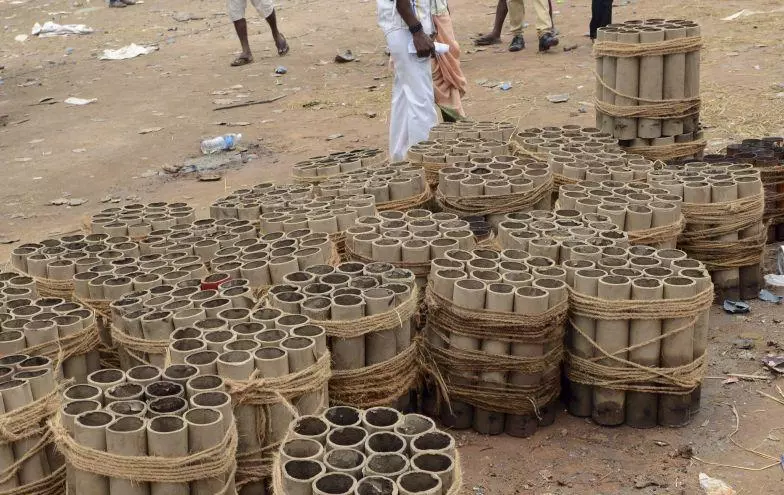 വെടിക്കെട്ട് ദുരന്തം: മൂന്ന് പേര് കൂടി ക്രൈംബ്രാഞ്ച് കസ്റ്റഡിയില് വെടിക്കെട്ട് ദുരന്തം: മൂന്ന് പേര് കൂടി ക്രൈംബ്രാഞ്ച് കസ്റ്റഡിയില്