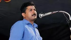 സ്വരാജിനായി തൃപ്പൂണിത്തുറ ബസ് സ്റ്റാന്റില് ഫ്ലാഷ് മോബ് സ്വരാജിനായി തൃപ്പൂണിത്തുറ ബസ് സ്റ്റാന്റില് ഫ്ലാഷ് മോബ്