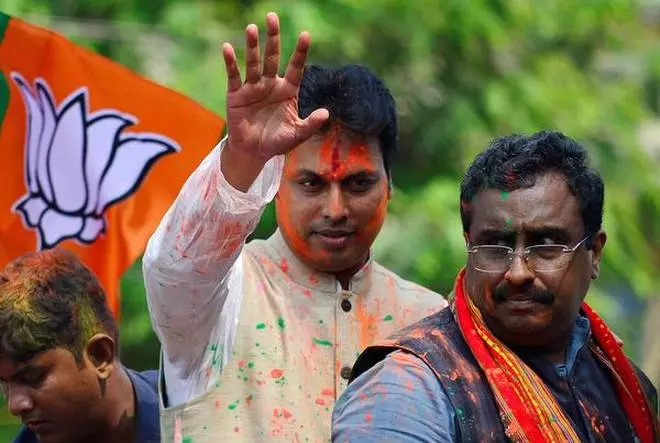 സിവില് എന്ജിനീയര്മാരാണ് സിവില് സര്വീസിന് അപേക്ഷിക്കേണ്ടത് ബിജെപി ത്രിപുര മുഖ്യമന്ത്രി സിവില് എന്ജിനീയര്മാരാണ് സിവില് സര്വീസിന് അപേക്ഷിക്കേണ്ടത് ബിജെപി ത്രിപുര മുഖ്യമന്ത്രി