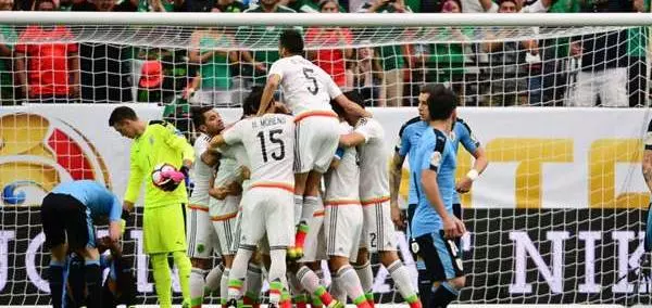 ഉറുഗ്വേയെ അട്ടിമറിച്ച് മെക്സിക്കോ മാജിക്