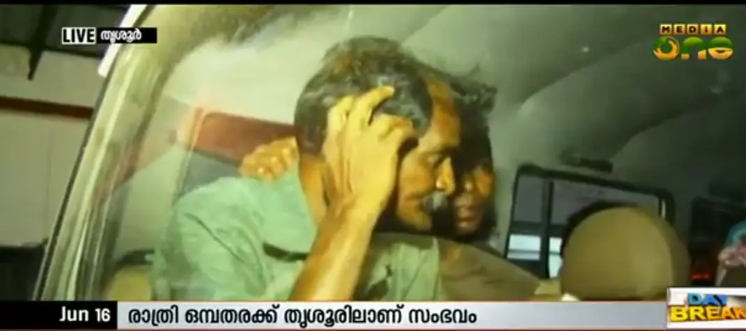 തൃശൂരില് ഭര്ത്താവിനെ മര്ദ്ദിച്ച് അവശനാക്കി യുവതിക്ക് നേരെ പീഡന ശ്രമം തൃശൂരില് ഭര്ത്താവിനെ മര്ദ്ദിച്ച് അവശനാക്കി യുവതിക്ക് നേരെ പീഡന ശ്രമം