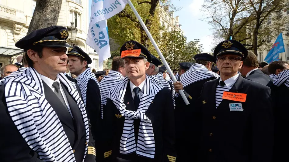 ഫ്രാന്‍സിലെ പൈലറ്റുമാരുടെ സമരം യൂറോ കപ്പിനെ ബാധിക്കുന്നു