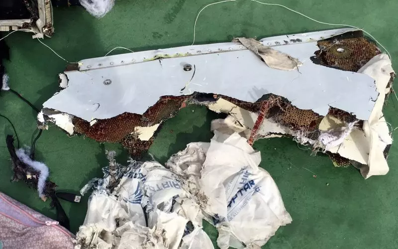 കടലില് തകര്ന്നുവീണ ഈജിപ്ഷ്യന് വിമാനത്തിന്റെ അവശിഷ്ടങ്ങള് കണ്ടെത്തി കടലില് തകര്ന്നുവീണ ഈജിപ്ഷ്യന് വിമാനത്തിന്റെ അവശിഷ്ടങ്ങള് കണ്ടെത്തി