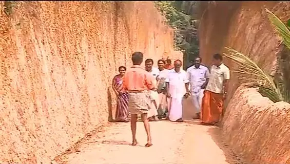 പൊലീസുകാരെ ശകാരിച്ച എംഎല്‍എയുടെ നടപടിയില്‍ പ്രതിഷധം