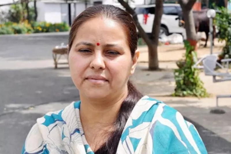 ലാലുവിന്റെ മകളും എംപിയുമായ മിസാ ഭാരതിയുടെ വീട്ടില് റെയ്ഡ് ലാലുവിന്റെ മകളും എംപിയുമായ മിസാ ഭാരതിയുടെ വീട്ടില് റെയ്ഡ്