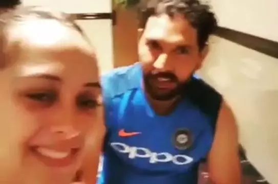 അബ്‌നോര്‍മലായവര്‍ക്ക് പ്രവേശനമില്ലെന്ന് ഡ്രസിംങ് റൂമിലേക്ക് ഇടിച്ചുകയറിയ ഭാര്യയോട് യുവി