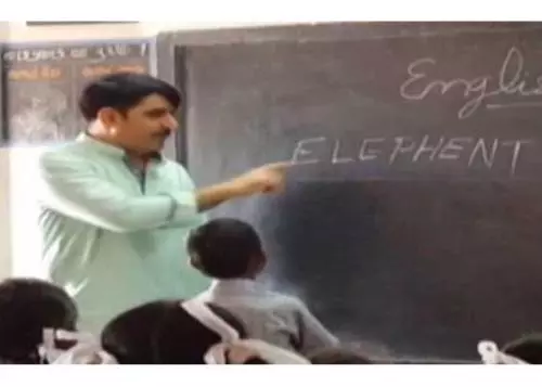 ‘എലിഫന്റ് സ്‌പെല്ലിംഗ് തെറ്റി ഗുജറാത്ത് മന്ത്രി; കുട്ടികളെ പരീക്ഷിച്ചതാണെന്ന് വിശദീകരണം