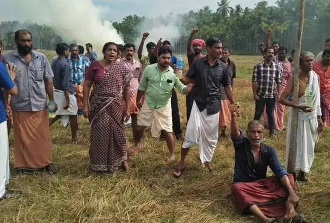 കീഴാറ്റൂര്‍ ബൈപ്പാസ്: അന്തിമവിജ്ഞാപനത്തെ നിയമപരമായും ജനകീയമായും നേരിടുമെന്ന് വയല്‍കിളികള്‍