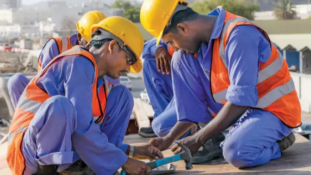 മധ്യാഹ്ന വിശ്രമം: നിയമലംഘകരെ കണ്ടെത്താന് പരിശോധന ശക്തമാക്കി ഒമാന് മധ്യാഹ്ന വിശ്രമം: നിയമലംഘകരെ കണ്ടെത്താന് പരിശോധന ശക്തമാക്കി ഒമാന്