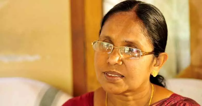 സര്‍ക്കാര്‍ ചടങ്ങില്‍ മതപരമായ കീര്‍ത്തനം ചൊല്ലിയവരെ ശാസിച്ച് മന്ത്രി കെ.കെ ശൈലജ