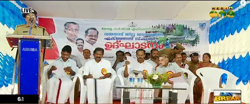 ഒറ്റ ക്ലാസ്മുറിയില് ഒരു സ്കൂള് ഒറ്റ ക്ലാസ്മുറിയില് ഒരു സ്കൂള്