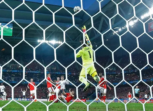 സ്വിസ് കോട്ട തര്‍ക്കാനാകാതെ ഫ്രഞ്ച് പട