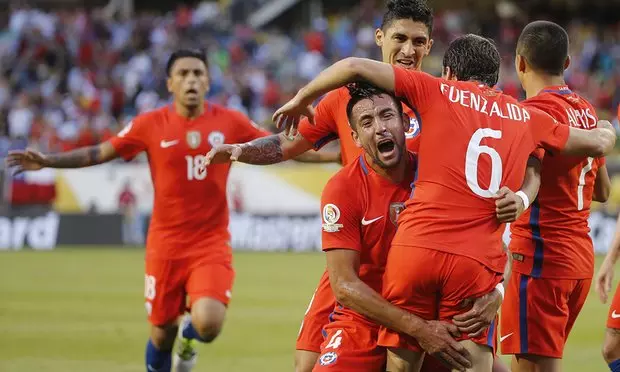 ബ്രസീല് ചീഞ്ഞ് ചിലിക്ക് വളമായപ്പോള്... ബ്രസീല് ചീഞ്ഞ് ചിലിക്ക് വളമായപ്പോള്...