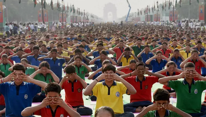 യോഗ മതപരമായ ആചാരമല്ലെന്ന് നരേന്ദ്രമോദി യോഗ മതപരമായ ആചാരമല്ലെന്ന് നരേന്ദ്രമോദി