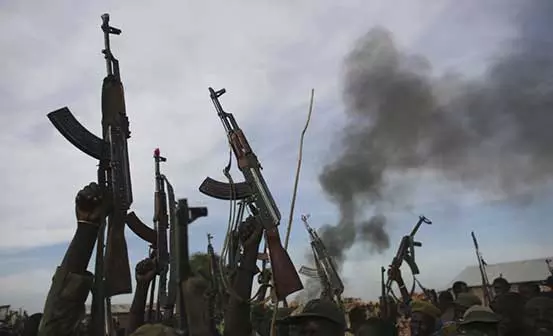 തെക്കന് സുഡാനിലെ എംബസികളില് നിന്ന് രാജ്യങ്ങള് ഉദ്യോഗസ്ഥരെ തിരികെ വിളിക്കുന്നു തെക്കന് സുഡാനിലെ എംബസികളില് നിന്ന് രാജ്യങ്ങള് ഉദ്യോഗസ്ഥരെ തിരികെ വിളിക്കുന്നു