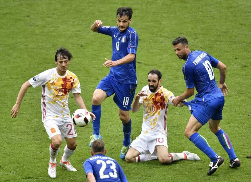 ഇറ്റലിയും കളിച്ചു ഗതിവേഗത്തിന്റെ ഫുട്ബോള്‍